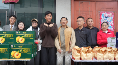 孝昌爱心企业探班《凝脂手》剧组  场面很暖心 