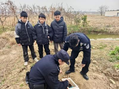 守护“蓝衣精灵”！孝昌小孩哥又“立功”了！ 