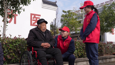 孝感供电：传承雷锋精神 情暖夕阳红