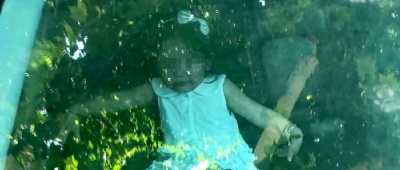 两岁孩子被误锁车内，消防实验揭示密闭车厢有多危险！