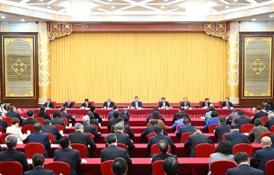 两会新华社快讯：习近平看望全国政协委员