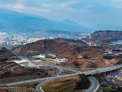 习近平总书记引领中国从脱贫攻坚迈向乡村全面振兴