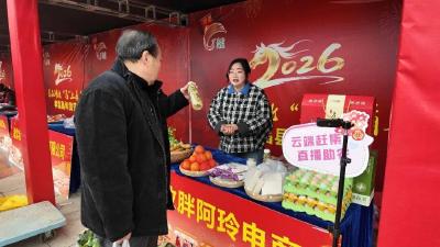 庭院经济“出村记”，巾帼直播带货忙