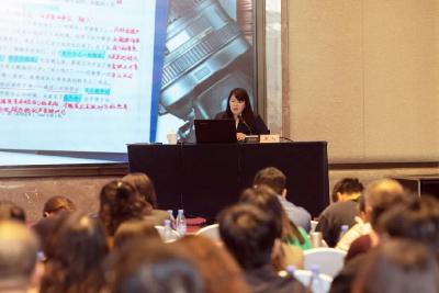 来自基层的她 站上了中国记协的最高讲台 