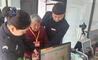 孝昌政务服务中心推出全程陪同服务 让银龄办事“零烦恼”