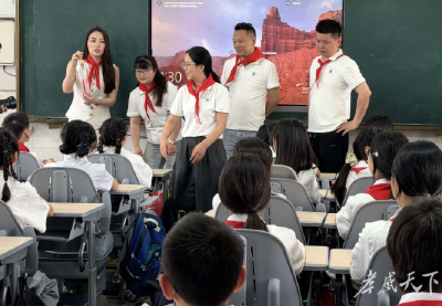 600套可折叠课桌椅，让乡村孩子实现“躺平午睡”