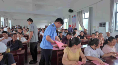 孝昌花西： 多部门齐聚校园家长会 普及未成年人安全知识