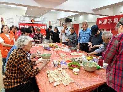 “社区小棉袄”认亲23位独居老人