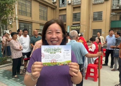 置荒地变“开心农场”，108户居民圆了种菜梦！