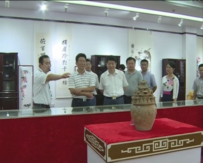 大悟县旅游招商代表团到卓尔集团学习考察