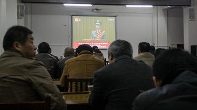 大悟县教育局组织观看全市党的十八届六中全会精神宣讲 抗洪救灾总结表彰会议