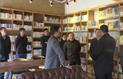 湖北长江传媒股份公司到金岭村调研书吧建设