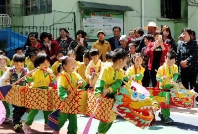 我运动 我健康 我快乐         ——大悟县直幼儿园举办春季运动会
