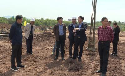 县委副书记鲍克明督办重点项目建设