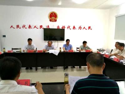 邓道伟到夏店镇参加“聚力脱贫攻坚、五级代表在行动”活动
