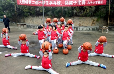 乒“动”我心  “踢”洒青春 ——大悟县大新镇举行第二届小学生乒乓球、踢毽子比赛