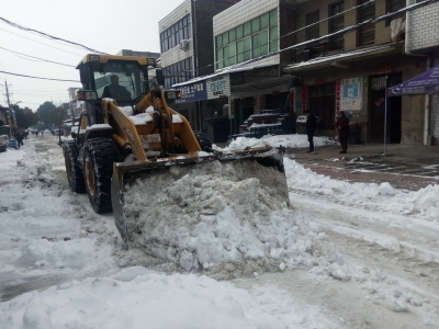 黄站镇：街道及时清除积雪，保障群众安全出行