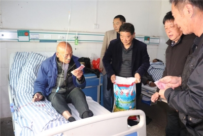 春风送暖，张寨村爱心（企业）人士给贫困户送爱心