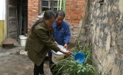 病残夫妻相携手  勤劳苦干争脱贫