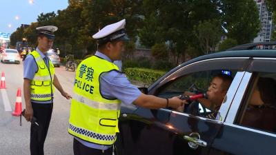 大悟交警夜查酒驾网络直播活动