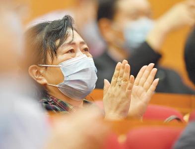 英雄故事感动英雄之城 ——湖北省抗击新冠肺炎疫情先进事迹报告会侧记