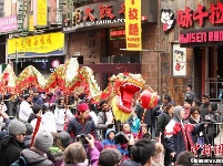 纽约唐人街举行中国春节游行