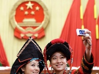 那些年惊艳两会会场内外的最炫民族风