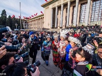 那些年惊艳两会会场内外的最炫民族风