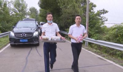 云梦：防汛大堤上的“爱心餐”