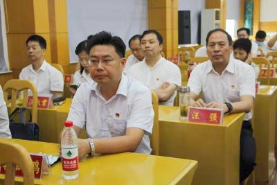 云梦县财政局举办“光荣在党50年”纪念章颁发仪式暨“红心永向党 共筑中国梦”演讲比赛
