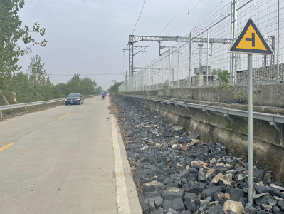 云梦：整治铁路沿线环境 保障道路交通安全