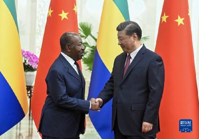 习近平举行仪式欢迎加蓬总统访华