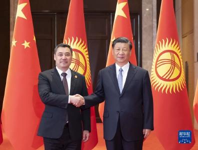 习近平同吉尔吉斯斯坦总统扎帕罗夫会谈
