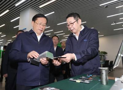 王忠林在武汉调研光电子信息产业发展强调 持续巩固提升“独树一帜”领先地位 为推动光电子信息产业加快发展作出更大贡献