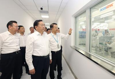 王忠林调研推动新型工业化发展