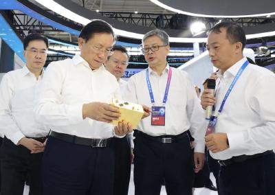 第九届中国（国际）商业航天高峰论坛在汉开幕 王忠林致辞并宣布开幕 袁洁致辞
