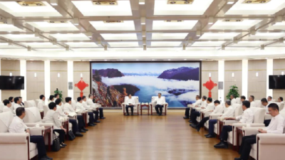 湖北省党政代表团与新疆维吾尔自治区和新疆生产建设兵团领导座谈交流