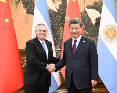 习近平会见阿根廷总统