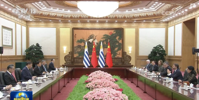 习近平同乌拉圭总统拉卡列会谈
