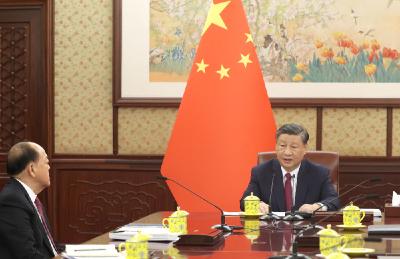 习近平听取贺一诚述职报告
