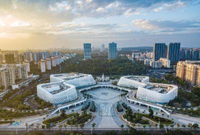 登高壮观天地间——以习近平同志为核心的党中央引领全面建设社会主义现代化国家迈上新征程