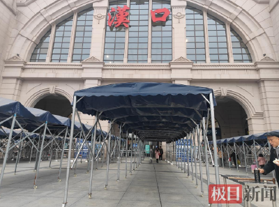 武汉三大火车站均24小时开放，近万名除雪打冰人员24小时待命