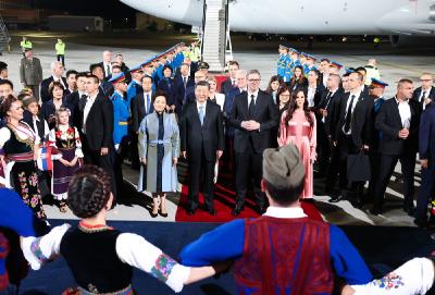 习近平抵达贝尔格莱德开始对塞尔维亚进行国事访问