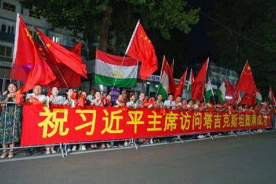高清大图丨习近平抵达杜尚别 受到热烈欢迎