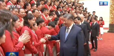 习近平在接见第33届奥运会中国体育代表团时强调 戒骄戒躁 再接再厉 为建设体育强国再立新功