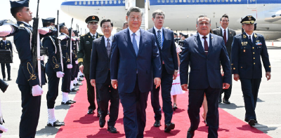 习近平抵达利马出席亚太经合组织第三十一次领导人非正式会议并对秘鲁进行国事访问