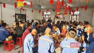 杀年猪宰羊共贺新春，中国员工在非洲过大年