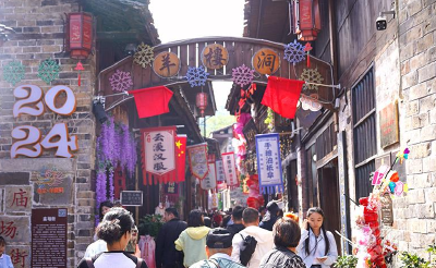 湖北赤壁：景区升级绘新景 文旅市场焕新颜