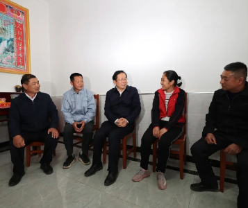王忠林在鄂州调研时强调 加快打造国际一流航空货运枢纽 努力建设望得见山、看得见水、记得住乡愁的美丽家园