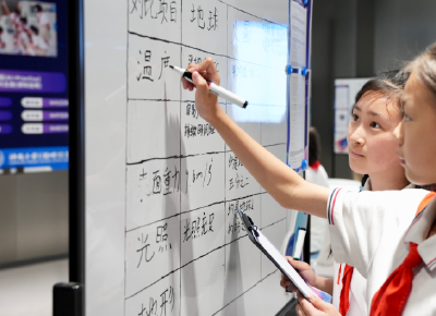 小学生AI造火星车 银发族玩转无人机！湖北数字教育“开挂”了